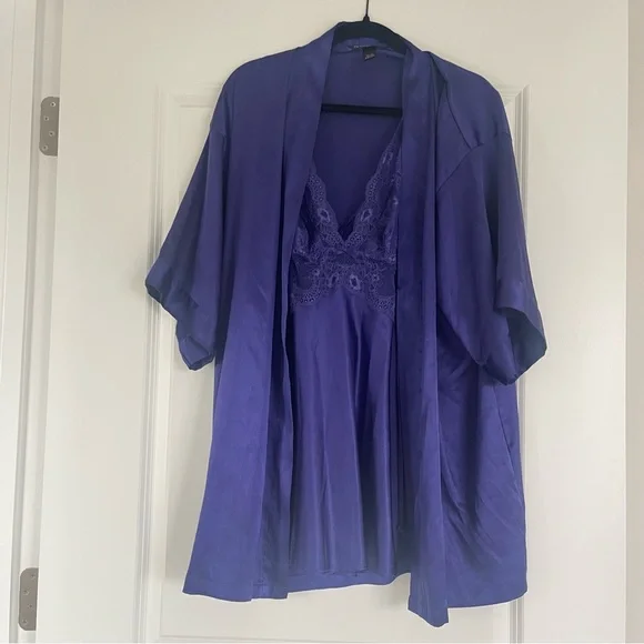 Victoria’s Secret Satin Chemise and Robe - Picture 2 of 6